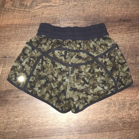 🔥$SALE$🔥 Lululemon Tracker Short Mystic Jungle - Picture 5 of 9